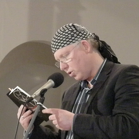 Valdas Gedgaudas per „Poezijos pavasario 2011“ atidarymą. Benedikto Januševičiaus nuotrauka